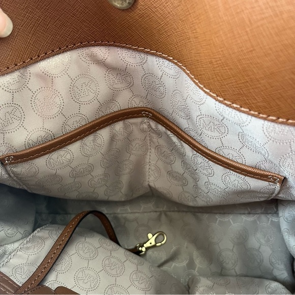 Michael Kors Hamilton large genuine leather purse lock and key charm luggage - Picture 13 of 16